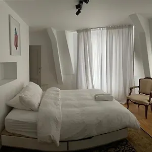 Duplex Dernier Etage Avec Terasse A Deux Pas De La Grand Place Brussel